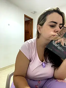 Im Amelia online show from December 2025 11:53:01 AM