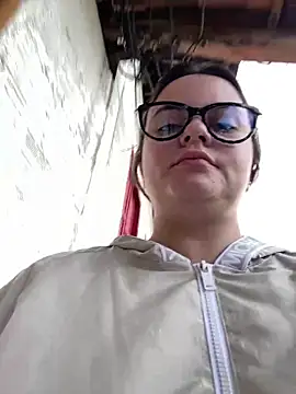 Im Amelia online show from April 2026 12:01:02 PM