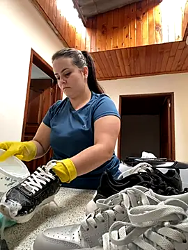 Im Amelia online show from November 2025 12:42:02 PM