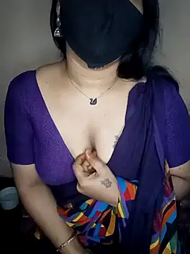 Snapshot of midhly chatting on December 2024 09:06:01 PM midhly online show from December 2024 09:06:01 PM