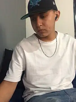 Snapshot of Slow_Kmazutra chatting on February 2025 08:47:01 PM Slow Kmazutra online show from February 2025 08:47:01 PM