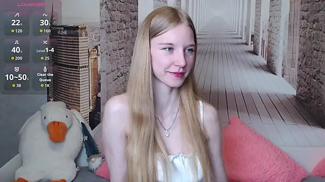 Cutieblondegirl online show from April 2026 06:14:02 PM