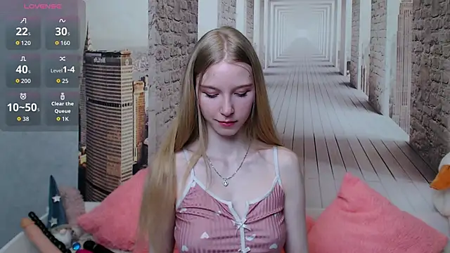 Cutieblondegirl online show from March 2026 04:08:02 PM