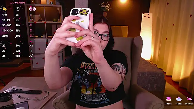 Snapshot of Arizonaa_Muse chatting on February 2025 12:27:02 AM Arizonaa Muse online show from February 2025 12:27:02 AM