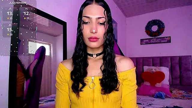 Lanna hott  online show from June 2026 06:50:01 PM