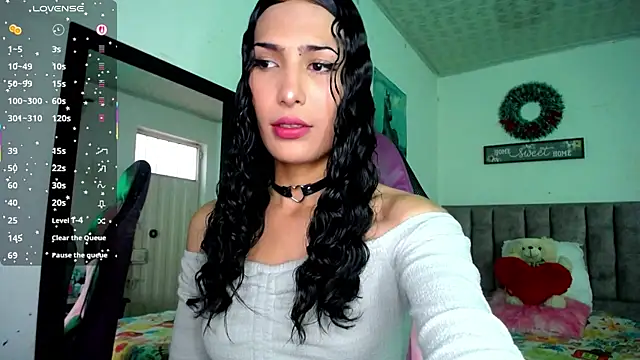 Lanna hott  online show from June 2026 07:45:01 PM
