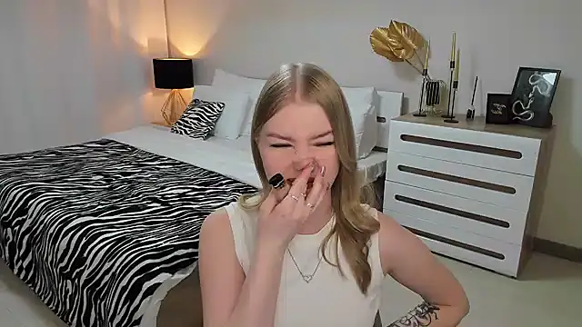 shy  lady online show from March 2025 09:22:01 PM