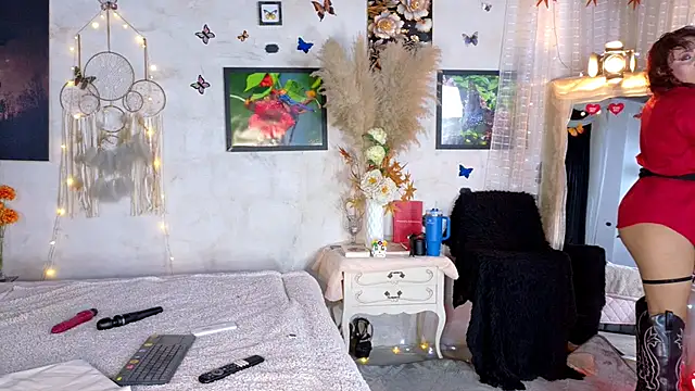 Kyara Queen online show from April 2026 06:03:01 PM