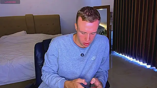 Snapshot of tommy_cumfinger chatting on July 2026 12:41:02 AM tommy cumfinger online show from July 2026 12:41:02 AM