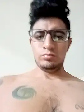 Snapshot of ale3J4a chatting on October 2025 07:00:01 PM ale3J4a online show from October 2025 07:00:01 PM