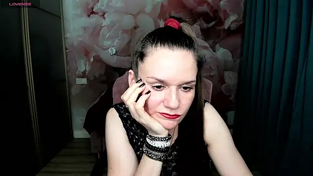 Snapshot of AriaGray chatting on November 2025 02:45:02 AM AriaGray online show from November 2025 02:45:02 AM