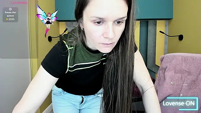 Snapshot of AriaGray chatting on December 2025 12:48:02 PM AriaGray online show from December 2025 12:48:02 PM