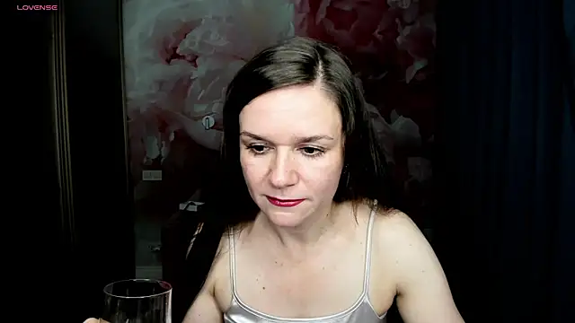 Snapshot of AriaGray chatting on November 2025 02:43:02 AM AriaGray online show from November 2025 02:43:02 AM