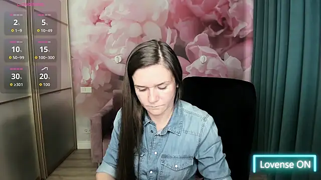 Snapshot of AriaGray chatting on October 2025 01:53:04 PM AriaGray online show from October 2025 01:53:04 PM