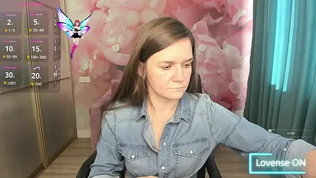 Snapshot of AriaGray chatting on October 2025 08:02:02 AM AriaGray online show from October 2025 08:02:02 AM