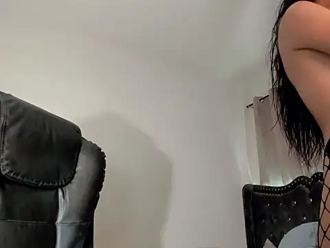 Selene14 online show from April 2026 06:14:02 PM