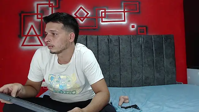 FerneyManti online show from November 2025 06:12:01 PM