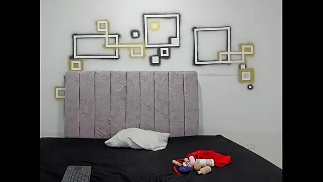 FerneyManti online show from November 2025 01:23:01 PM