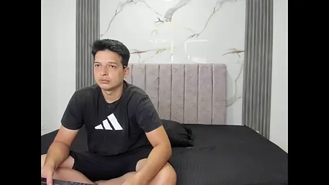 FerneyManti online show from April 2026 01:48:01 PM