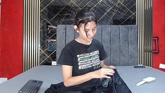 FerneyManti online show from April 2026 03:07:01 PM