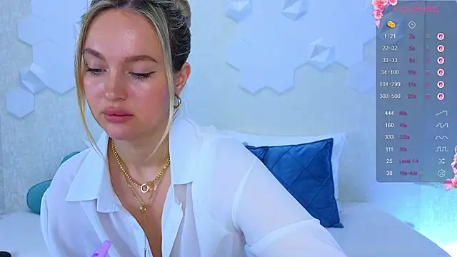 Lynna Sparks online show from October 2025 02:45:01 AM