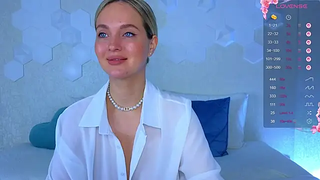 Lynna Sparks online show from September 2025 01:56:02 AM