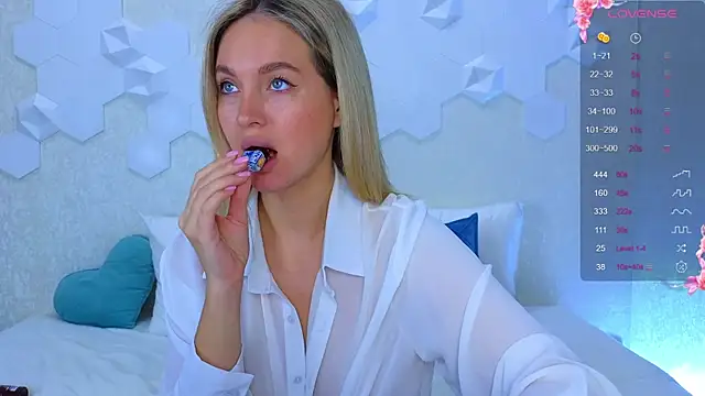 Lynna Sparks online show from October 2025 02:15:01 AM