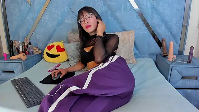 Aura love69 online show from February 2026 06:03:02 AM