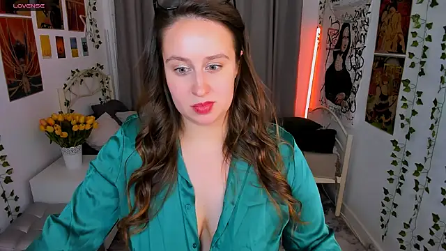 Lattea online show from October 2025 09:16:01 PM