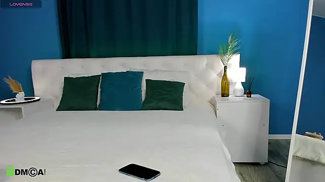 Eva  Lewis online show from September 2025 01:05:01 AM