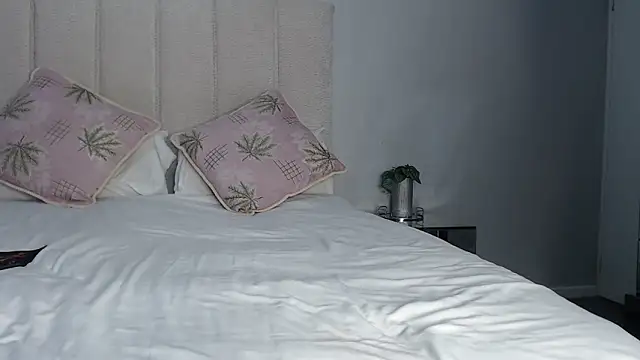 Snapshot of Pinkpyssy chatting on April 2026 12:01:01 AM Pinkpyssy online show from April 2026 12:01:01 AM