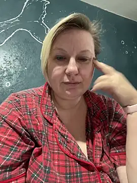 CuteHanna online show from December 2025 08:30:01 AM