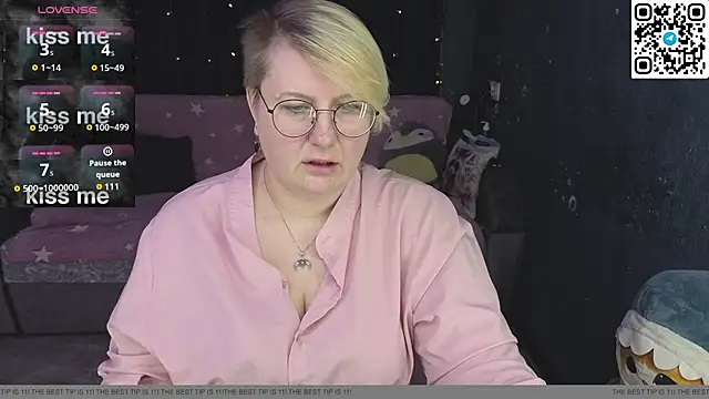 Snapshot of CuteHanna chatting on May 2026 07:10:01 PM CuteHanna online show from May 2026 07:10:01 PM
