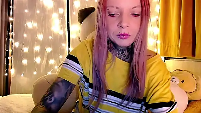 InesGold online show from December 2025 04:17:01 PM