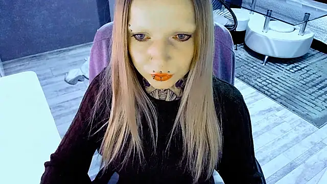 InesGold online show from April 2026 06:23:01 PM