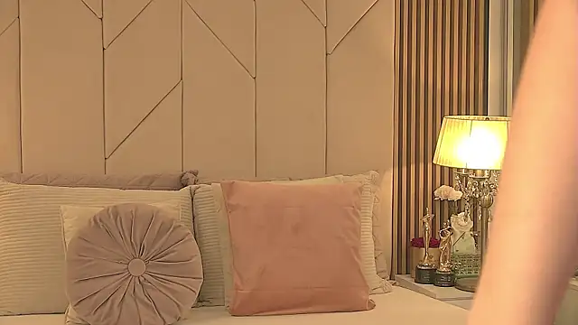 Snapshot of Blanche_Summer chatting on February 2026 01:57:02 PM Blanche Summer online show from February 2026 01:57:02 PM