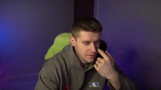 Snapshot of Bruno_Banani chatting on December 2025 08:02:02 PM Bruno Banani online show from December 2025 08:02:02 PM