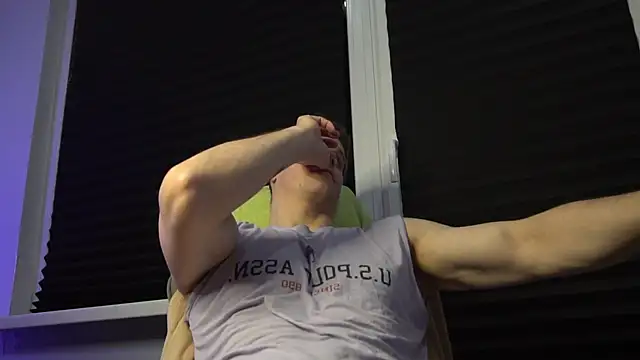 Snapshot of Bruno_Banani chatting on November 2025 03:05:02 PM Bruno Banani online show from November 2025 03:05:02 PM