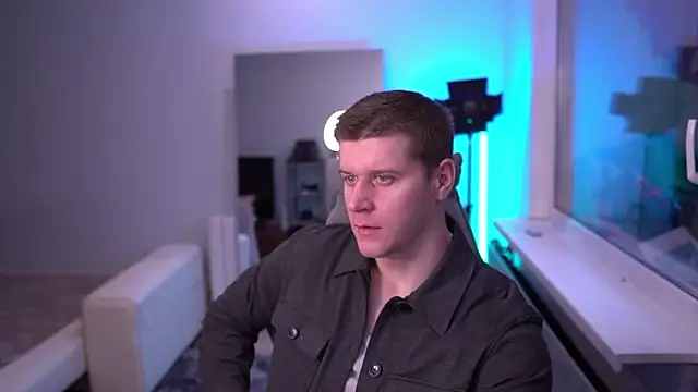 Snapshot of Bruno_Banani chatting on November 2025 02:11:01 PM Bruno Banani online show from November 2025 02:11:01 PM