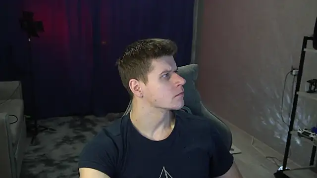 Snapshot of Bruno_Banani chatting on December 2025 05:14:01 PM Bruno Banani online show from December 2025 05:14:01 PM