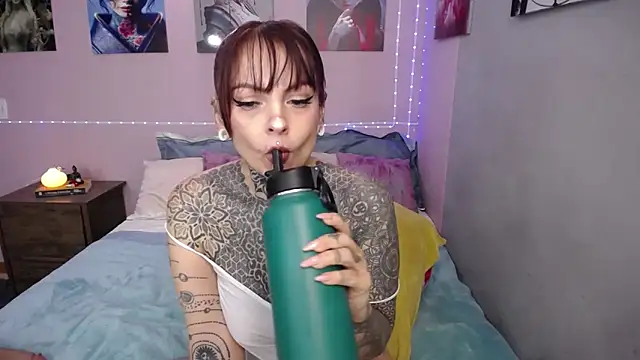 Snapshot of LolaRouse chatting on October 2025 05:56:02 PM LolaRouse online show from October 2025 05:56:02 PM