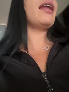 Sara luna  online show from April 2026 06:21:02 PM