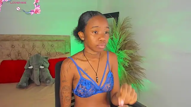 Snapshot of Rihana_hot01 chatting on March 2025 01:27:02 AM Rihana hot01 online show from March 2025 01:27:02 AM