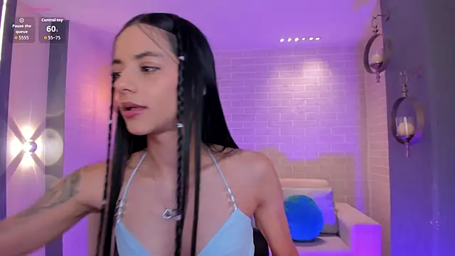 HannahJamesX online show from December 2025 07:30:01 PM