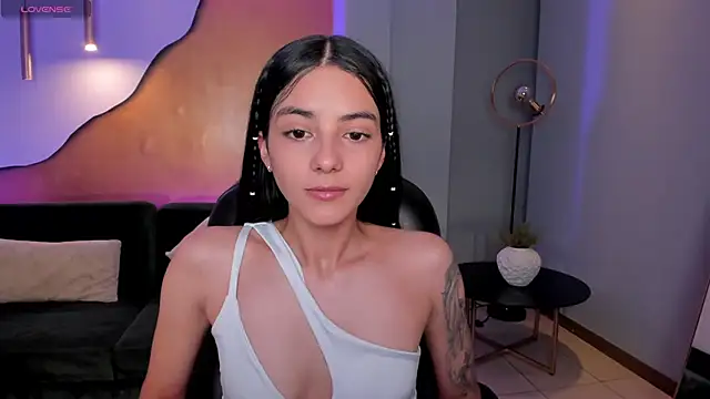 Snapshot of HannahJamesX chatting on January 2025 07:28:01 PM HannahJamesX online show from January 2025 07:28:01 PM