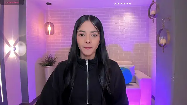 HannahJamesX online show from December 2025 07:05:02 PM