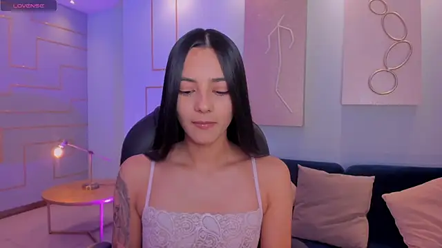 Snapshot of HannahJamesX chatting on February 2025 06:59:01 PM HannahJamesX online show from February 2025 06:59:01 PM