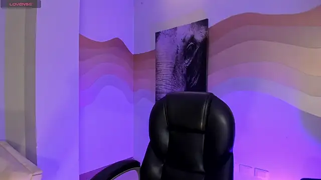 HannahJamesX online show from June 2026 01:11:01 PM