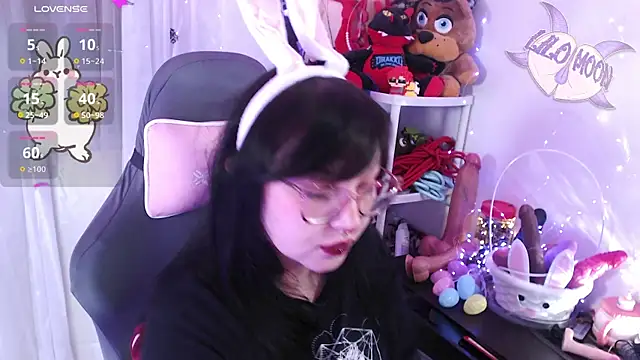 LiloMoon69 online show from April 2026 04:24:01 PM