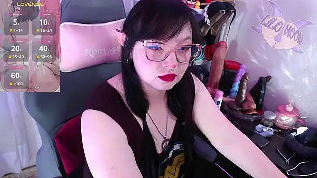 LiloMoon69 online show from October 2025 12:28:01 PM